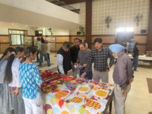 ए.एस. कॉलेज खन्ना में विरासत और ललित कला प्रदर्शनी: विद्यार्थियों ने बिखेरे सांस्कृतिक रंग