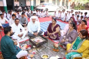एस.डी.पी. स्कूल  हज़ूरी रोड में हवन से नए सेशन की का शुभारंभ